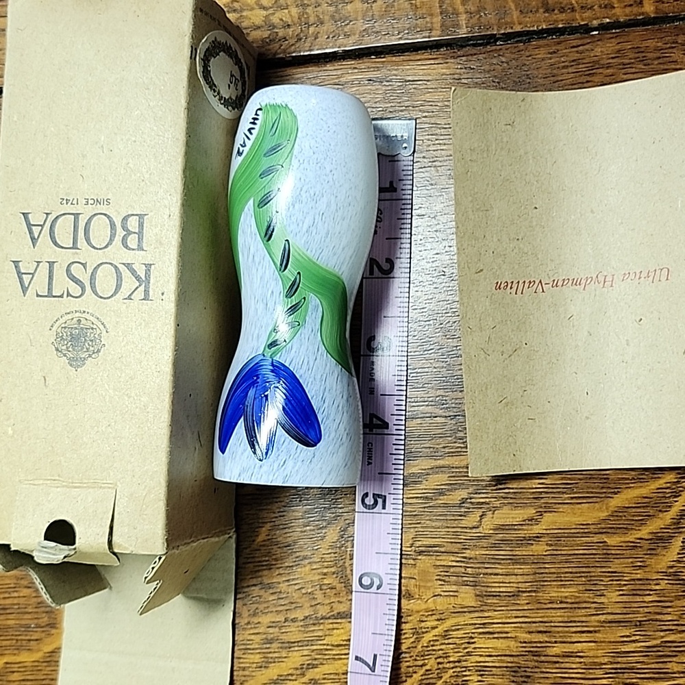 Ulrica Hydman–Vallien Tulipa 1991 White Vase with Hand Painted Blue Tulip Signed - Picture 7 of 9